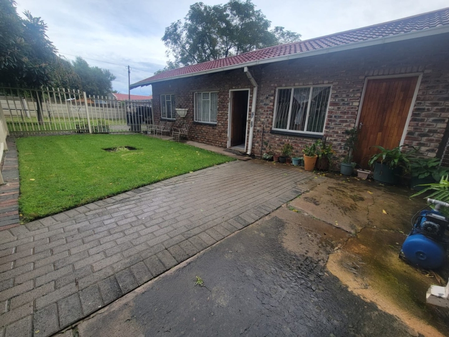 6 Bedroom Property for Sale in Jordania Free State